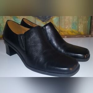 Naturalizer black leather shoes size 11M